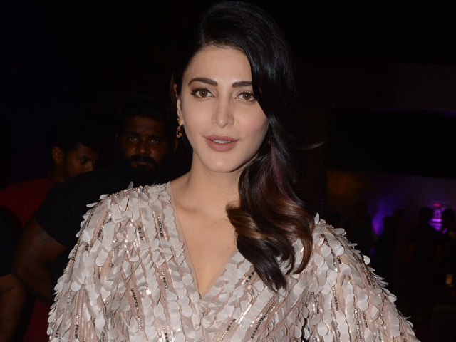 Shruti Haasan at Zee Telugu 2018 Apsara Awards